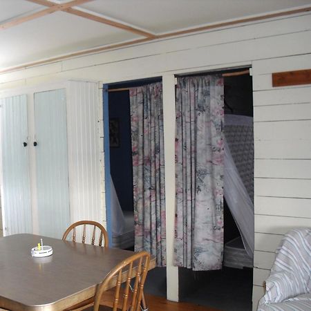 Lake Wolsey Cabins Hotel Gore Bay Exterior photo