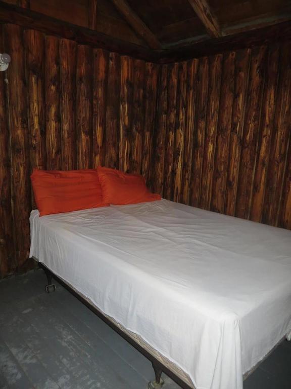 Lake Wolsey Cabins Hotel Gore Bay Room photo