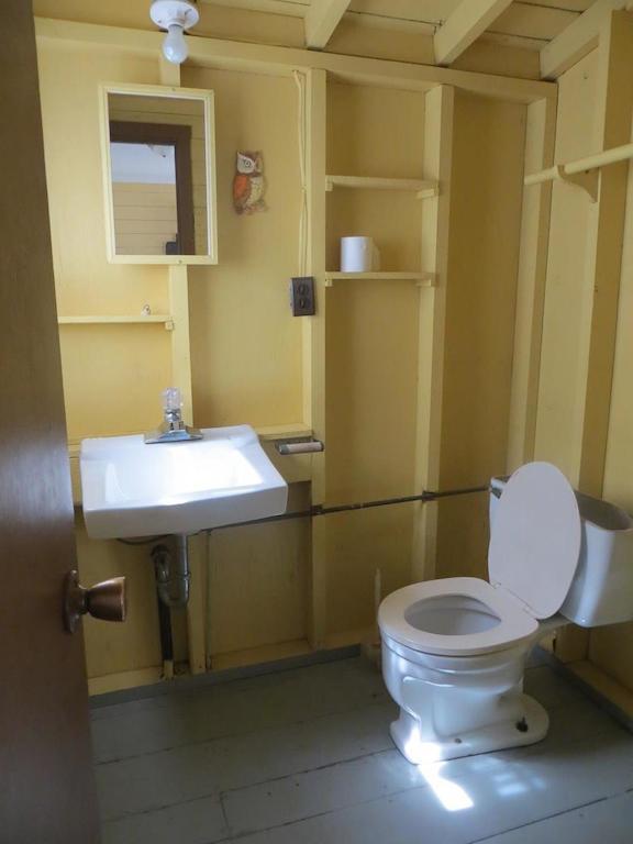 Lake Wolsey Cabins Hotel Gore Bay Room photo