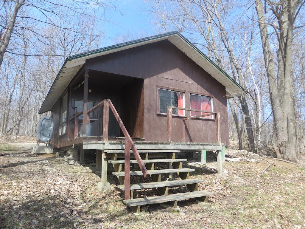 Lake Wolsey Cabins Hotel Gore Bay Room photo