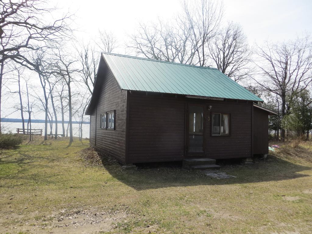 Lake Wolsey Cabins Hotel Gore Bay Room photo