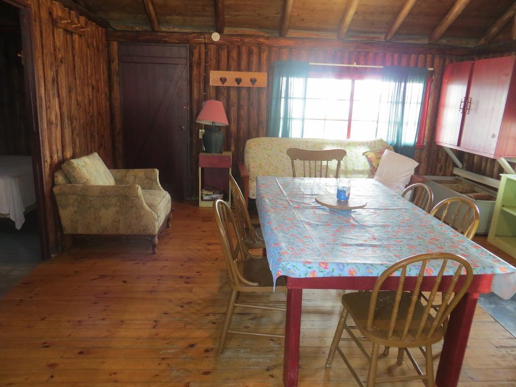 Lake Wolsey Cabins Hotel Gore Bay Exterior photo