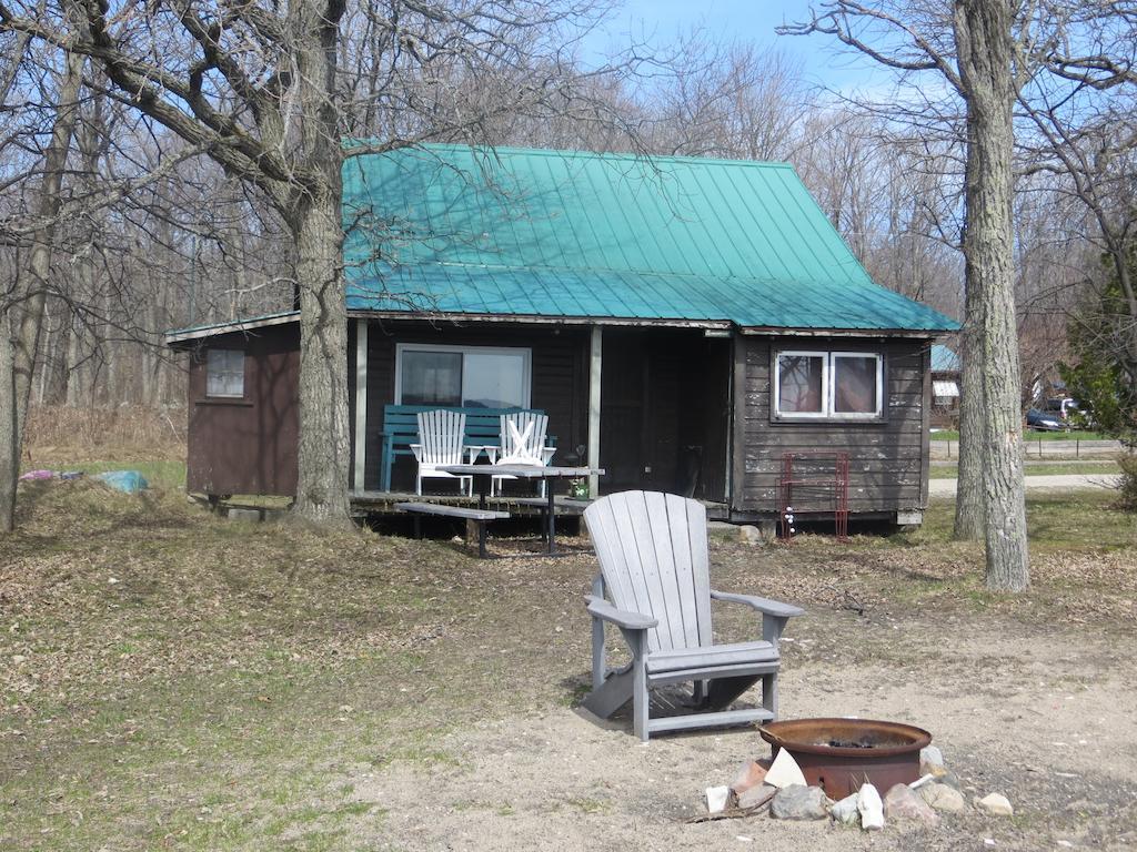 Lake Wolsey Cabins Hotel Gore Bay Room photo