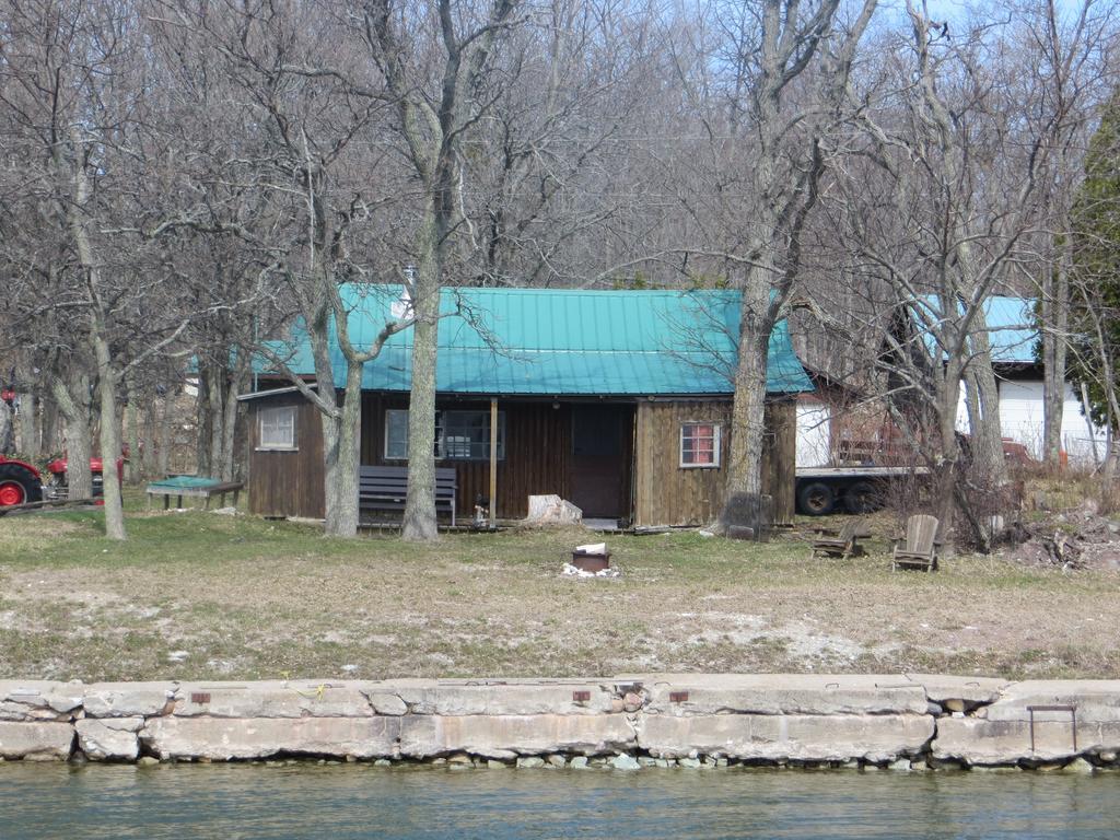 Lake Wolsey Cabins Hotel Gore Bay Exterior photo